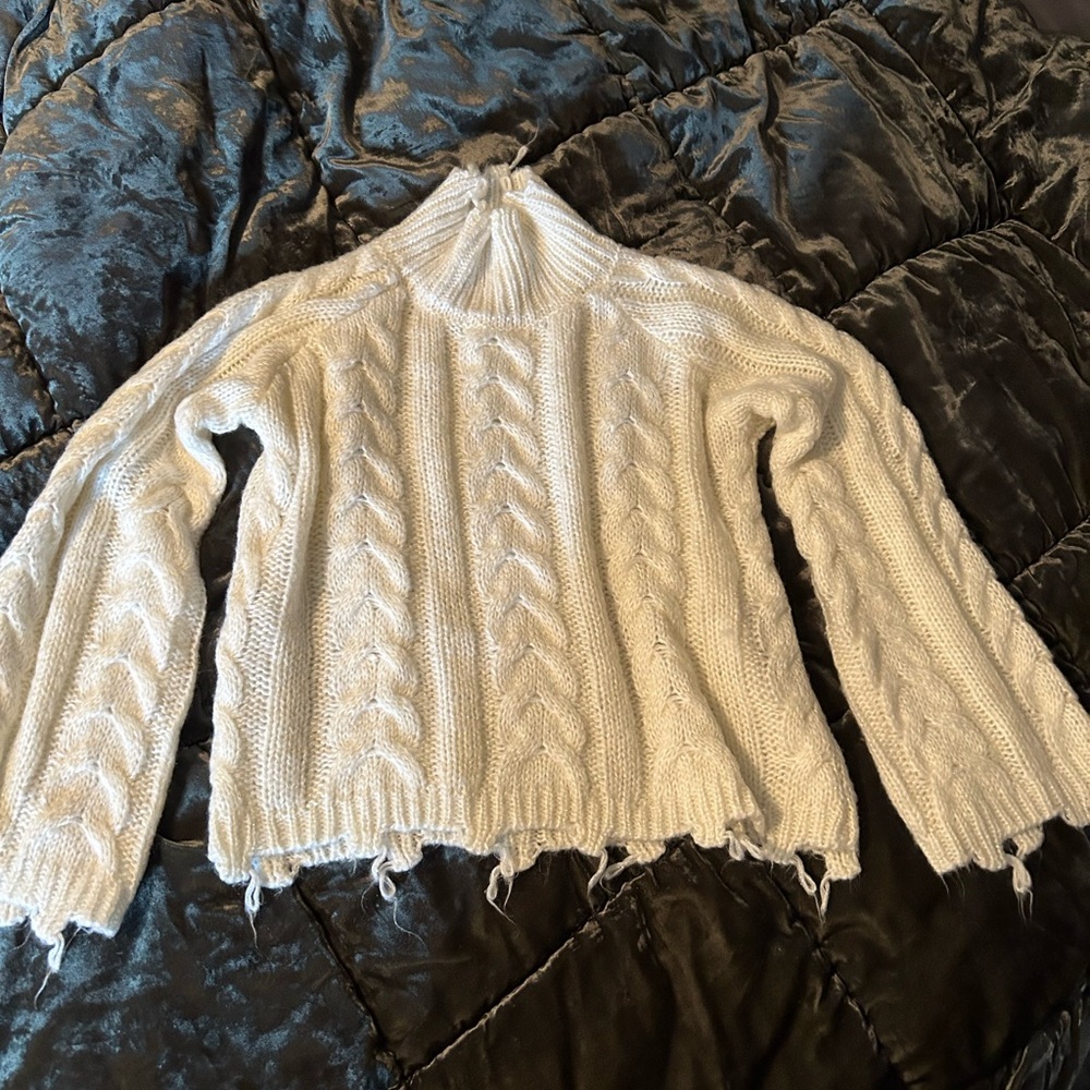 Elan distressed sweater size small. Cream with gold